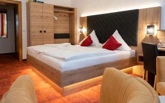 Doppelzimmer im EG renoviert